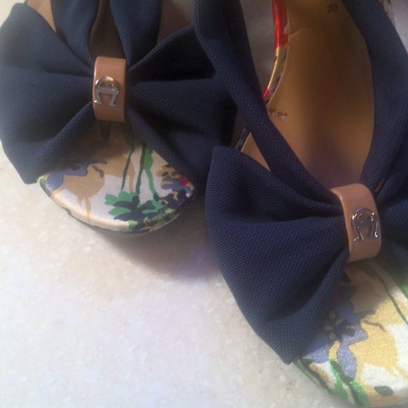 ETIENNE AIGNER 3 INCH HEEL NAVY/FLORAL PUMP WITH PEEKABOO HEEL, TOE AND SIDES -6 - Picture 2 of 14